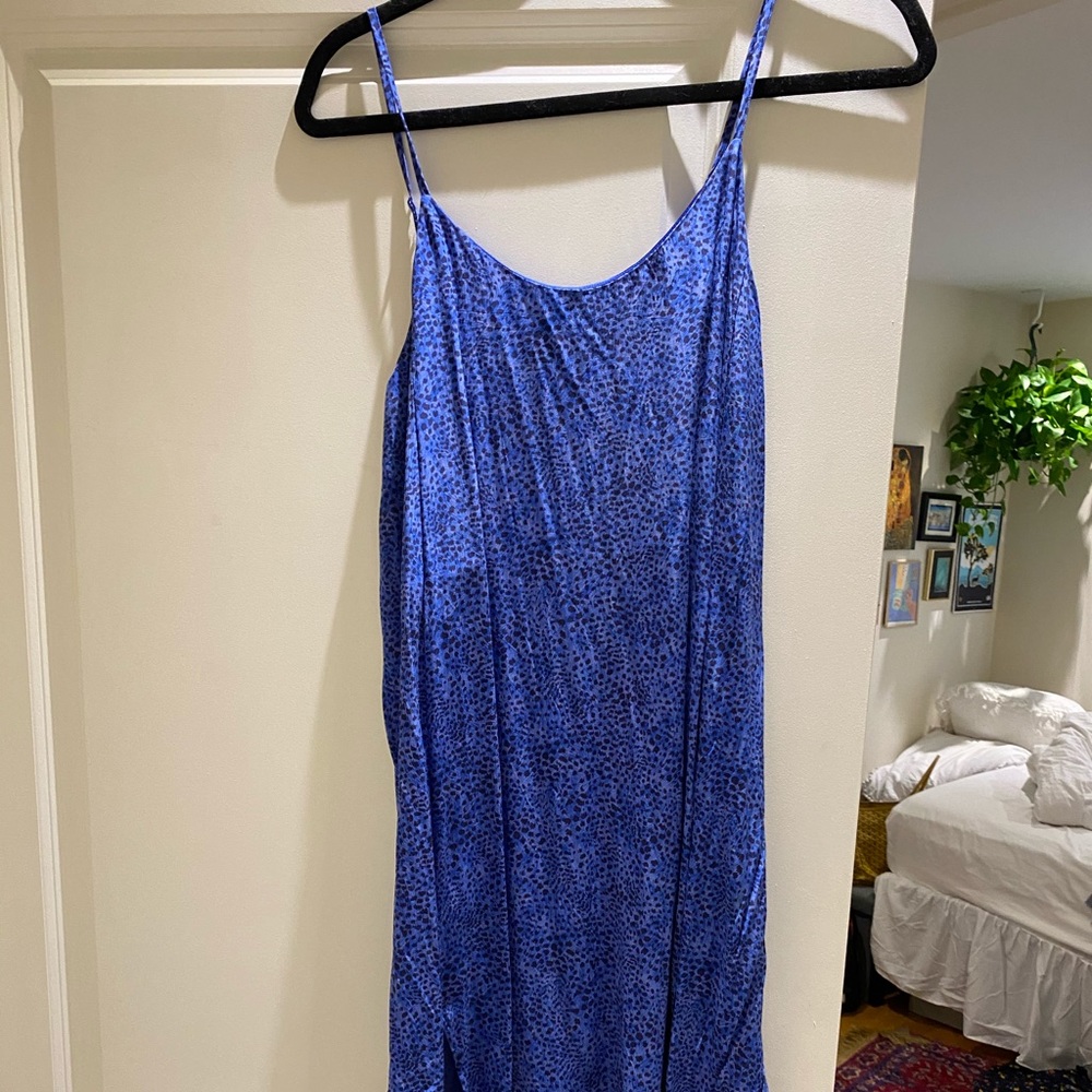 Flowy blue cheetah dress with slits